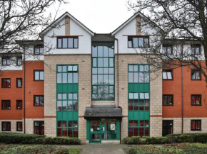 Comfy Ensuite Bedrooms at Manchester Gardens near City Centre